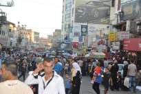 بالصور: أهال من يافا واللد والرملة يتسوقون للعيد في مدينة قلقيلية 